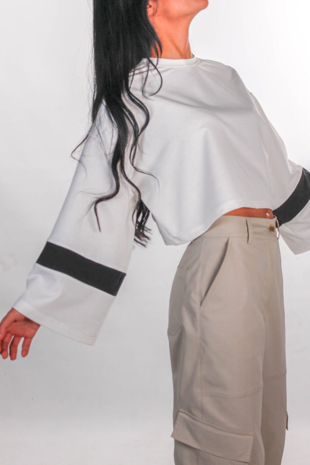THE SHIFT CROPPED SWEATSHIRT - Image 4