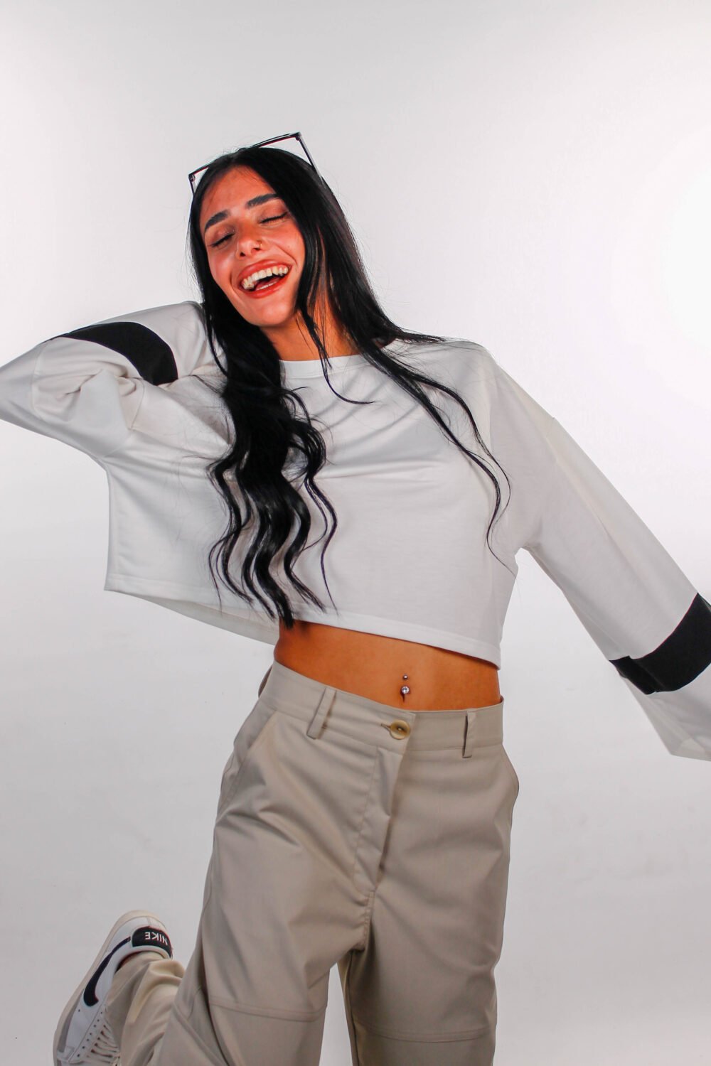 THE SHIFT CROPPED SWEATSHIRT - Image 2